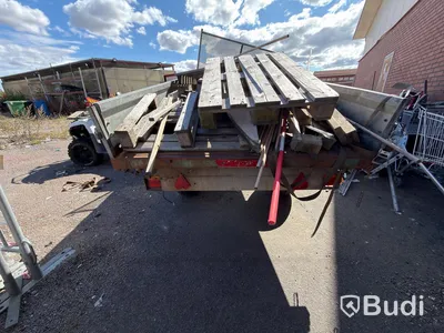 Tractor trailer with tipping bed