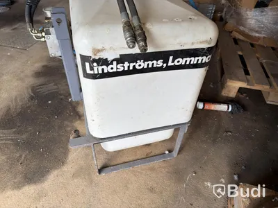 Lindströms tractor-mounted sprayer