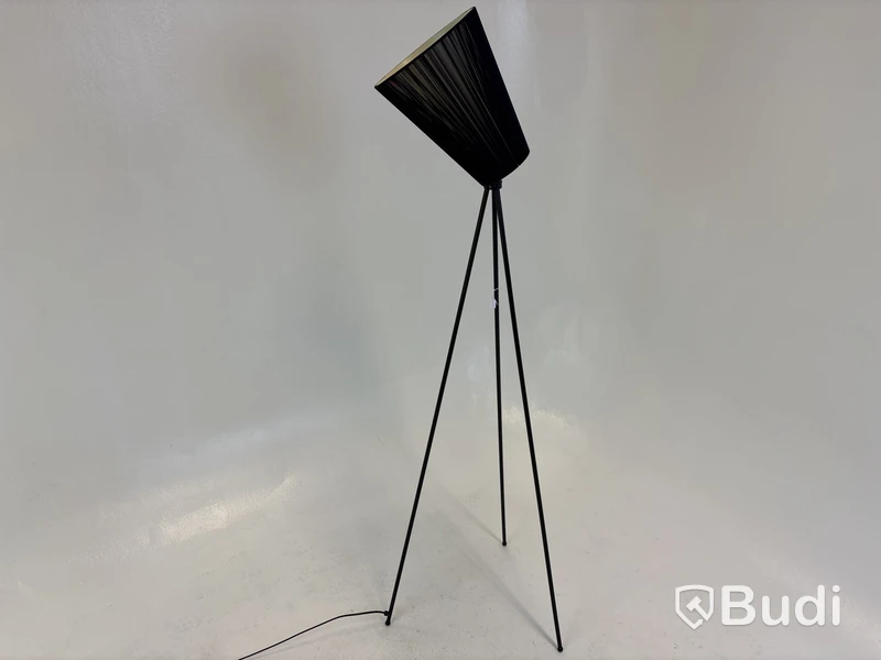 Golvlampa Oslo Wood. Ord. pris inkl. moms: ca 5990 kr