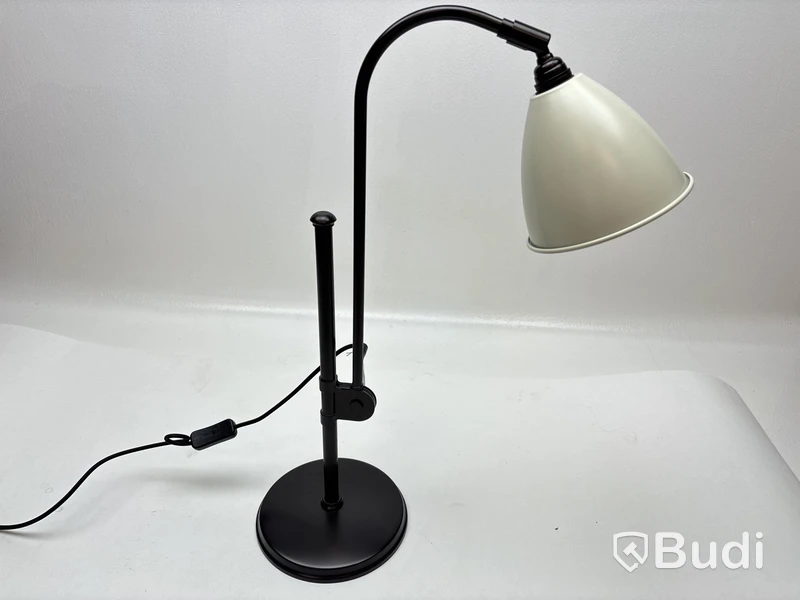 Bordslampa Gubi Bestlite. Ord. pris inkl. moms: ca 5550 kr