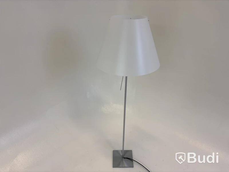 Golvlampa Costanza Paolo Rizzatto Luceplan. Ord. pris inkl. moms ca 6340 kr