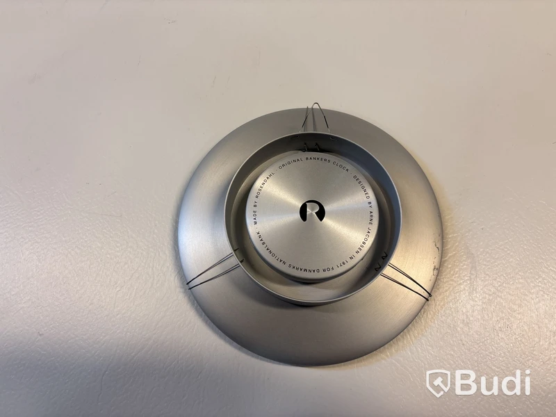 Väggklocka Arne Jacobsen Bankers Clock svart. Ord. pris inkl. moms: ca 2599 kr.