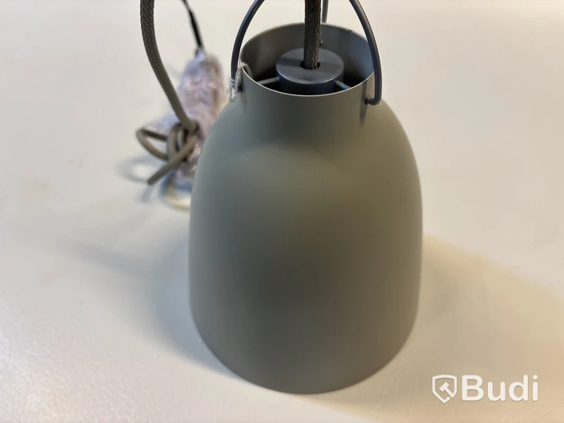 Taklampa Fritz Hansen. Ord. pris inkl. moms: ca 3899 kr.