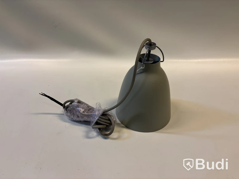 Taklampa Fritz Hansen. Ord. pris inkl. moms: ca 3899 kr.