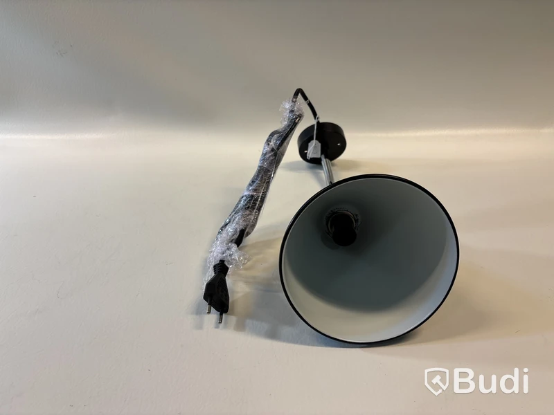 Vägglampa Gubi Bestlite BL7. Ord. pris inkl. moms: ca 5999 kr.
