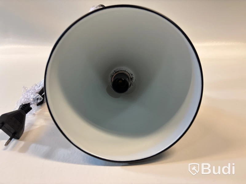 Vägglampa Gubi Bestlite BL7. Ord. pris inkl. moms: ca 5999 kr.