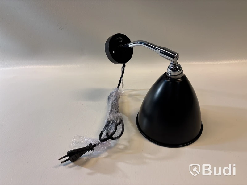 Vägglampa Gubi Bestlite BL7. Ord. pris inkl. moms: ca 5999 kr.