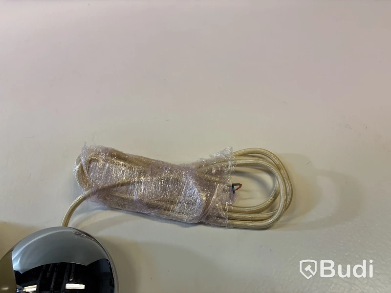 Taklampa Gubi Bestlite BL9. Ord. pris inkl. moms: ca 4799 kr.