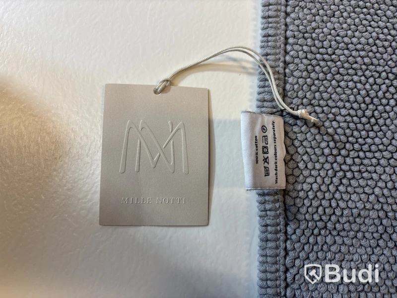 4 st. Badrummsmattor Mille Notti Portofino. Ord. pris inkl. moms: ca 3780 kr.