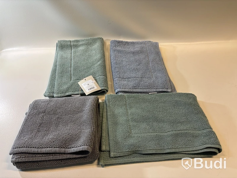 4 st. Badrummsmattor Mille Notti Portofino. Ord. pris inkl. moms: ca 3780 kr.