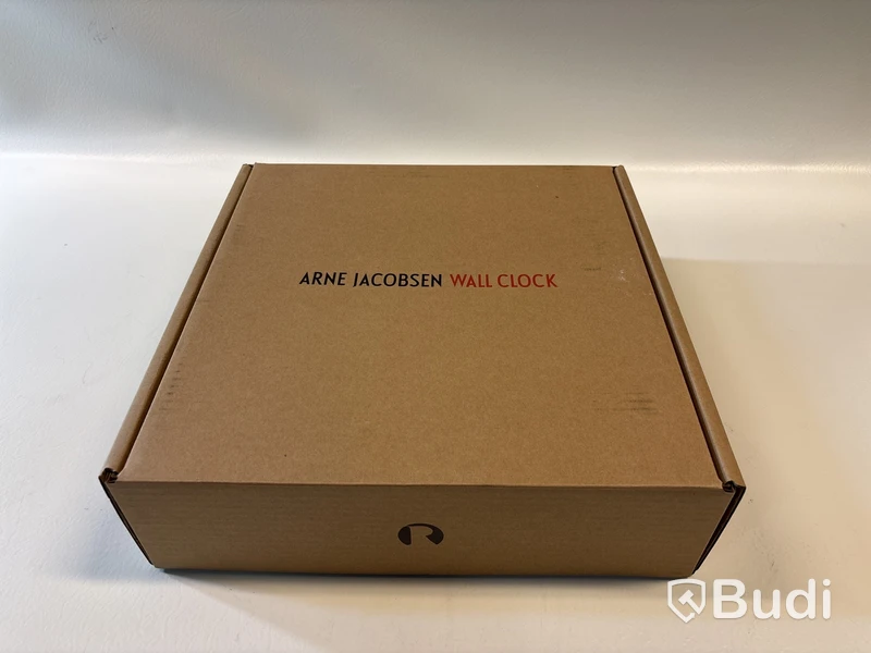 Väggklocka Arne Jacobsen Bankers svart 29 cm. Ord. pris inkl. moms: ca 2999 kr.