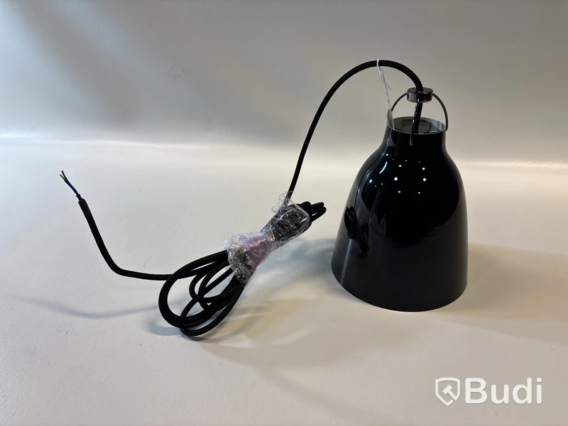 Taklampa Fritz Hansen Caravaggio. Ord. pris inkl. moms: ca 3445 kr.