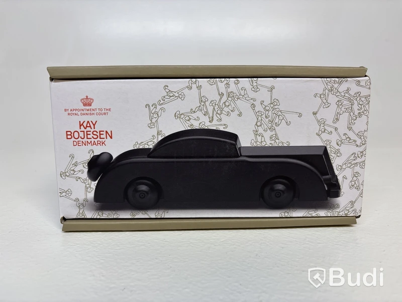 Miniatyrbil Kay Bojesen Limousine. Ord. pris inkl. moms: ca 749 kr.