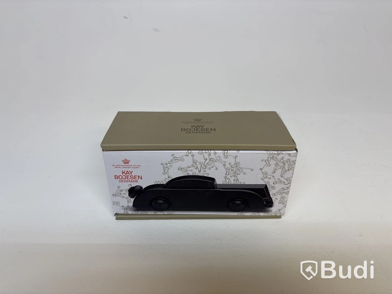 Miniatyrbil Kay Bojesen Limousine. Ord. pris inkl. moms: ca 749 kr.