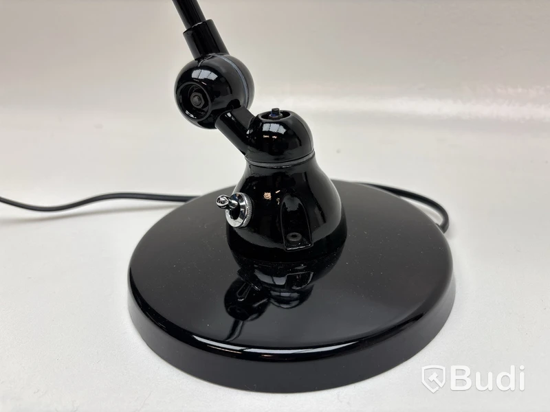 Skrivbordslampa Jielde Signal. Ord. pris inkl. moms: ca 4100 kr