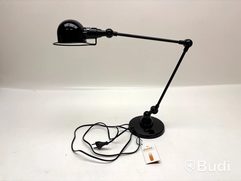 Skrivbordslampa Jielde Signal. Ord. pris inkl. moms: ca 4100 kr