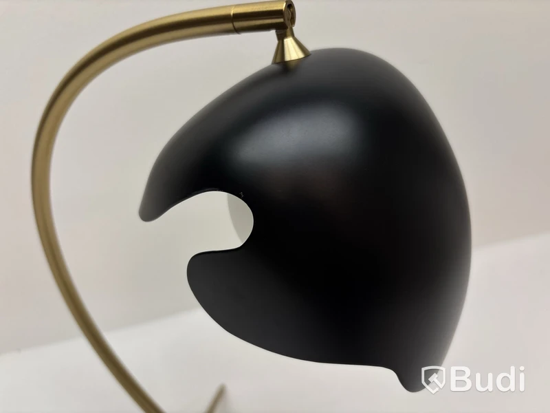 Bordslampa ATBO, P38 svart/mässing, Ord. pris inkl. moms: 6949 kr