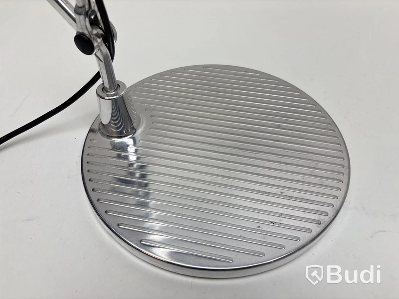 Skrivbordslampa Artemide Tolomeo. Ord. pris inkl. moms: ca 3500 kr.