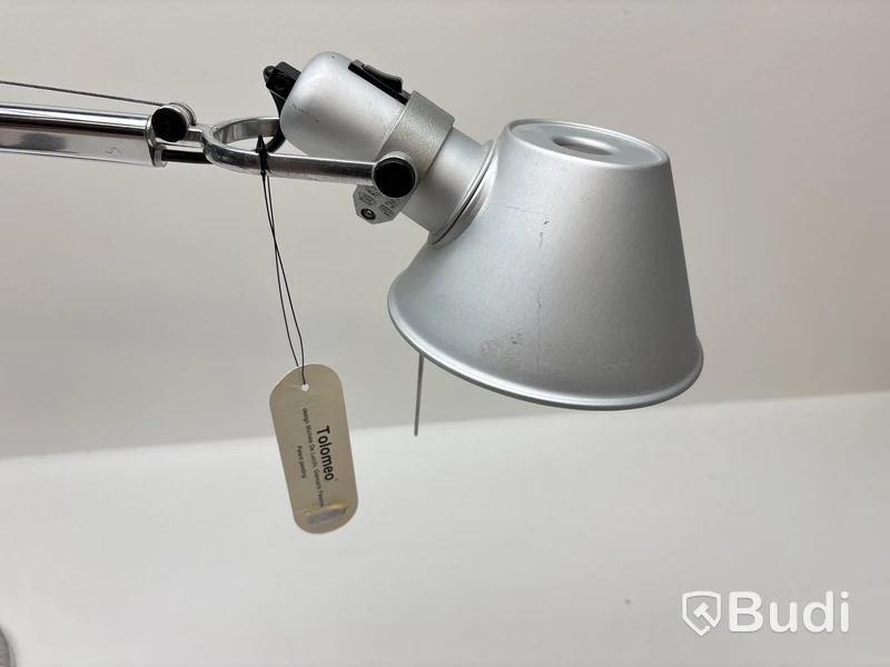 Skrivbordslampa Artemide Tolomeo. Ord. pris inkl. moms: ca 3500 kr.