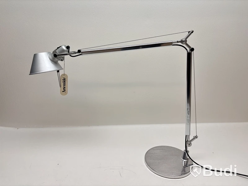 Skrivbordslampa Artemide Tolomeo. Ord. pris inkl. moms: ca 3500 kr.