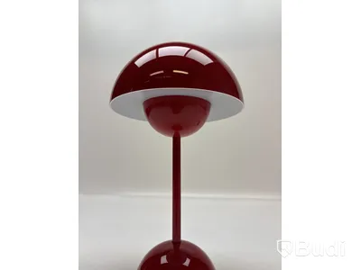 Bordslampa &Tradition Flowerpot VP9 röd. Ord. pris inkl. moms: ca 2080 kr.
