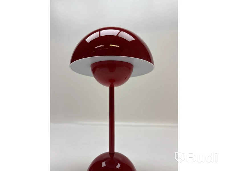 Bordslampa &Tradition Flowerpot VP9 röd. Ord. pris inkl. moms: ca 2080 kr.