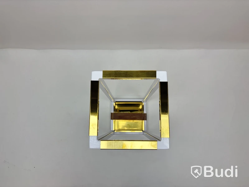 Paraplyställ vit och guld.