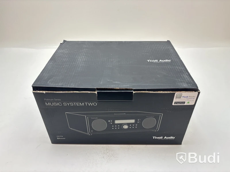 Musiksystem Tivoli Audio vit/ silver. Ord. pris inkl. moms: ca 7490 kr.