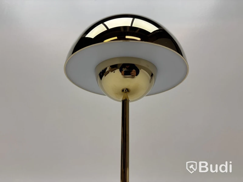Bordslampa &Tradition Flowerpot VP9 guld. Ord. pris inkl. moms: ca 3125 kr.
