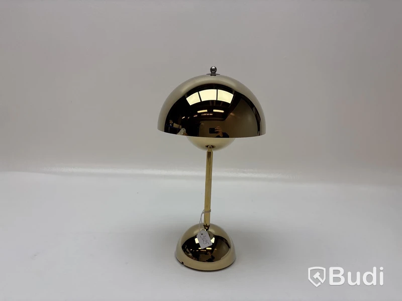 Bordslampa &Tradition Flowerpot VP9 guld. Ord. pris inkl. moms: ca 3125 kr.