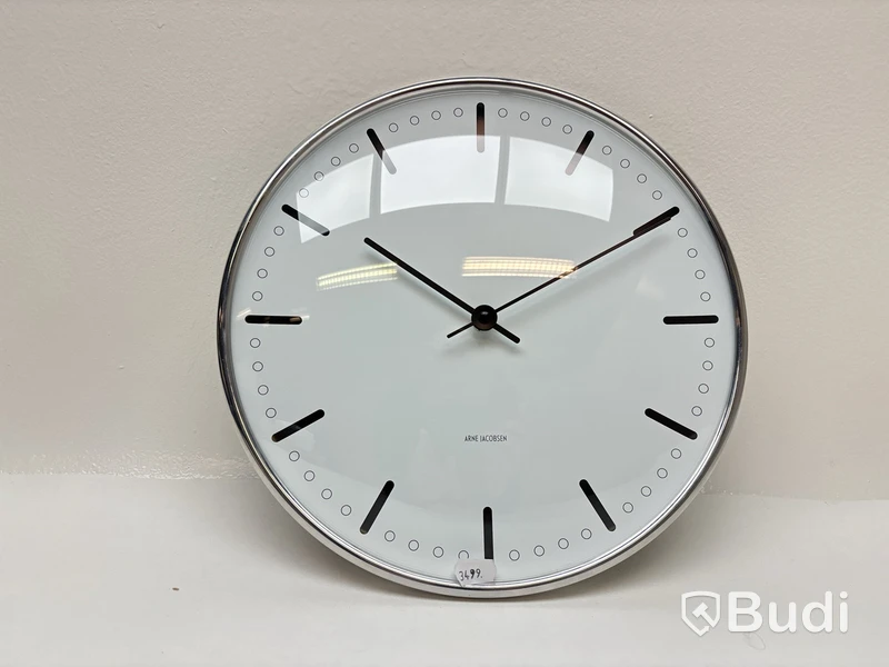 Väggklocka Arne Jacobsen City Hall 29 cm. Ord. pris inkl. moms: ca 3699 kr.