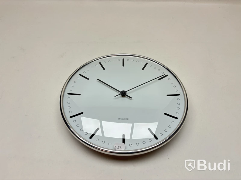 Väggklocka Arne Jacobsen City Hall 29 cm. Ord. pris inkl. moms: ca 3699 kr.