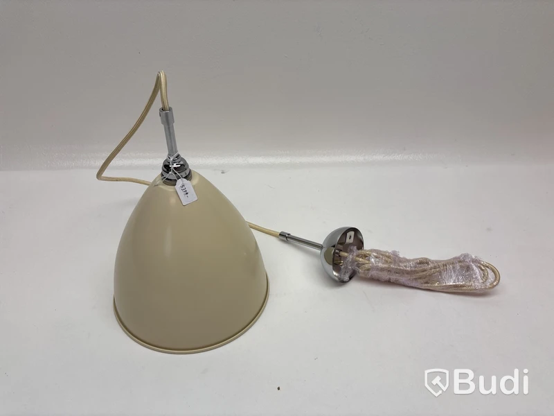 Taklampa Gubi Bestlite BL9 beige. Ord. pris inkl. moms: ca 5399 kr.