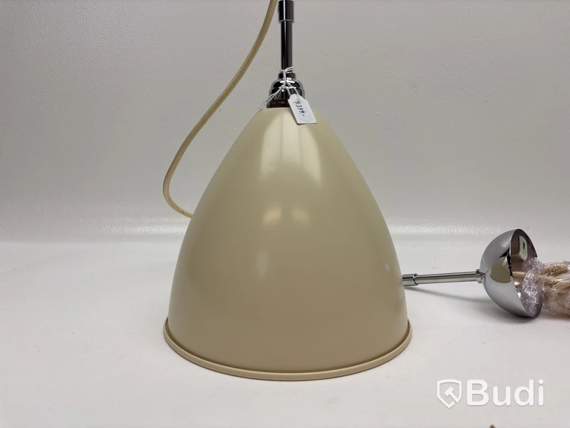 Taklampa Gubi Bestlite BL9 beige. Ord. pris inkl. moms: ca 5399 kr.