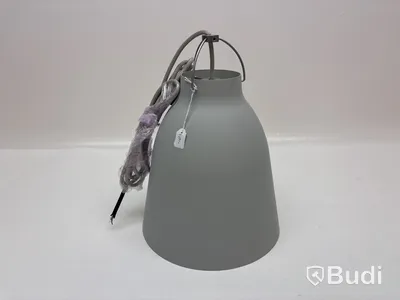 Taklampa Fritz Hansen Caravaggio P2 ljusgrå. Ord. pris inkl. moms: ca 5399 kr.
