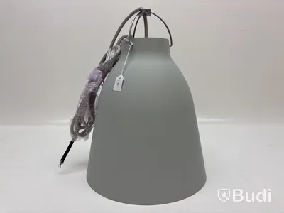Taklampa Fritz Hansen Caravaggio P2 ljusgrå. Ord. pris inkl. moms: ca 5399 kr.