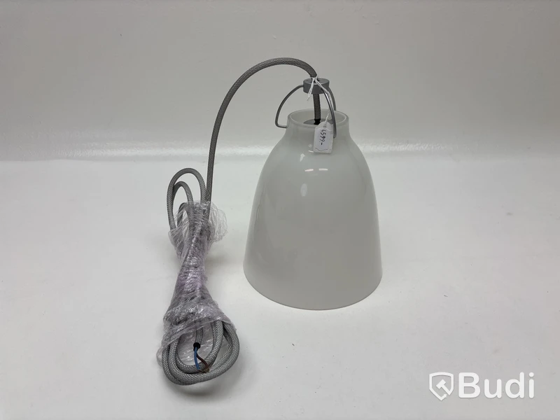 Taklampa Fritz Hansen Caravaggio opal. Ord. pris inkl. moms: ca 4599 kr.