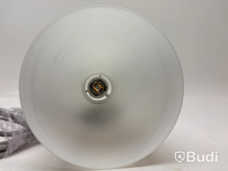 Taklampa Fritz Hansen Caravaggio opal. Ord. pris inkl. moms: ca 4599 kr.