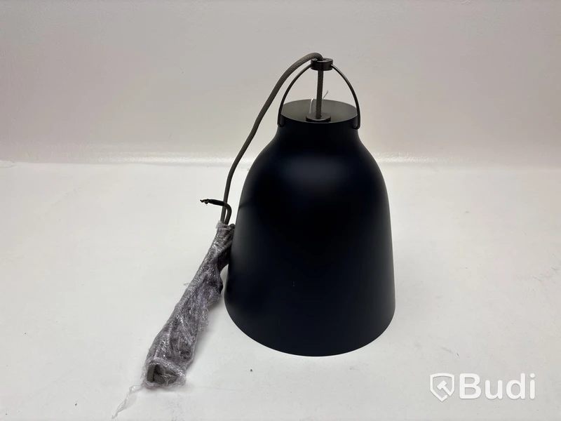 Taklampa Fritz Hansen Caravaggio P2 mörkblå. Ord. pris inkl. moms: ca 5399 kr.