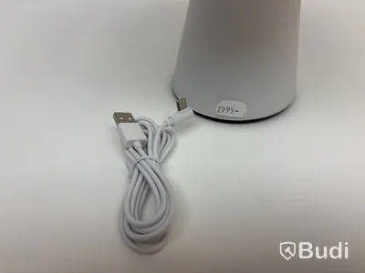 Skrivbordslampa Gubi Obe vit. Ord. pris inkl. moms: ca 2999 kr.