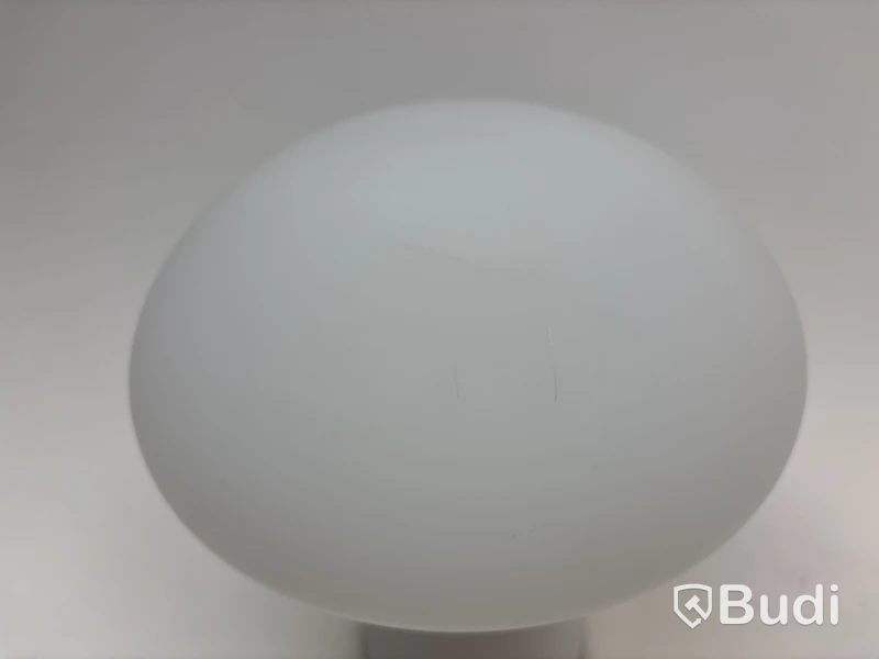 Skrivbordslampa Gubi Obe vit. Ord. pris inkl. moms: ca 2999 kr.