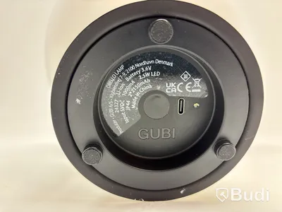 Skrivbordslampa Gubi Obe vit. Ord. pris inkl. moms: ca 2999 kr.