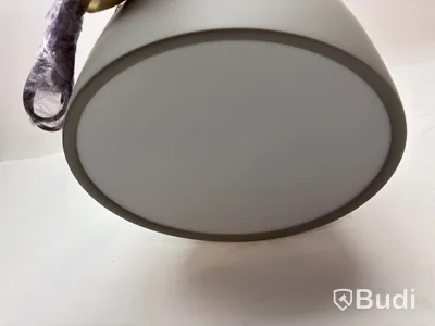 Taklampa Fritz Hansen Suspence P2 ljusgrå. Ord. pris inkl. moms: ca 7599 kr.