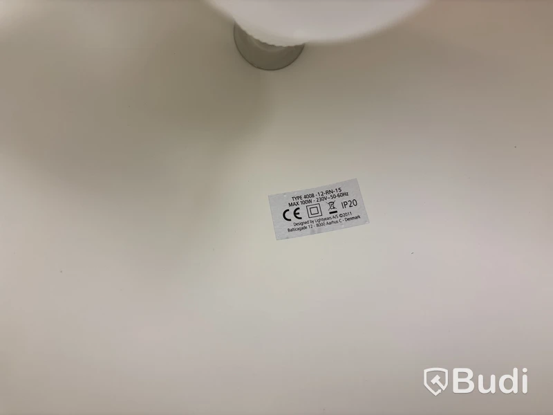 Taklampa Fritz Hansen Suspence P2 ljusgrå. Ord. pris inkl. moms: ca 7599 kr.