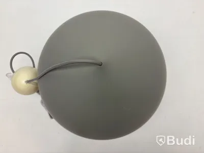 Taklampa Fritz Hansen Suspence P2 ljusgrå. Ord. pris inkl. moms: ca 7599 kr.