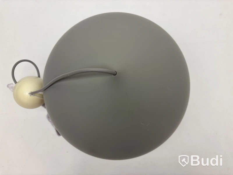 Taklampa Fritz Hansen Suspence P2 ljusgrå. Ord. pris inkl. moms: ca 7599 kr.