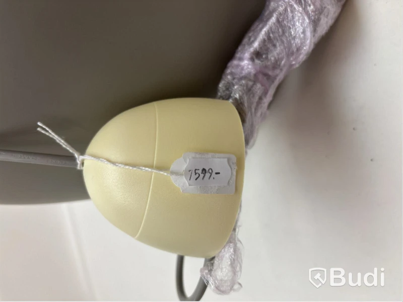 Taklampa Fritz Hansen Suspence P2 ljusgrå. Ord. pris inkl. moms: ca 7599 kr.