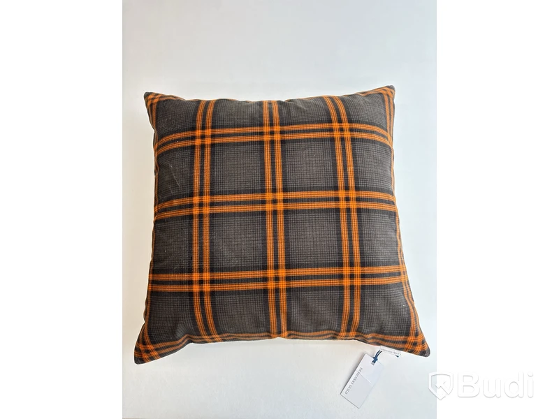 Soffkudde Designers Guild Gertrude Rose Chestnut. Ord. pris inkl. moms: ca 1990 kr.