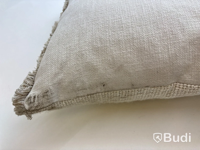 Soffkudde Designers Guild Charroux Chalk. Ord. pris inkl. moms: ca 1950 kr.