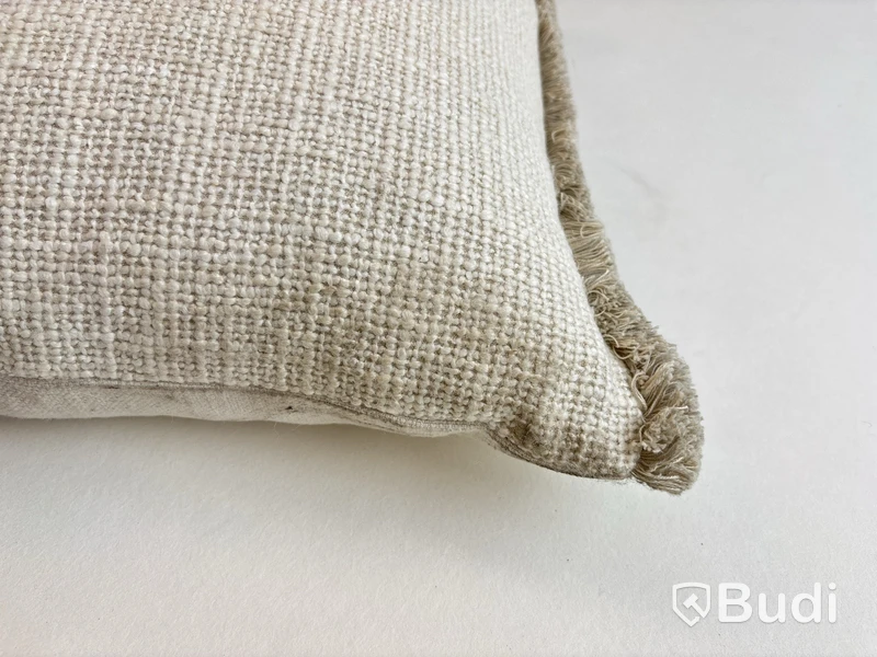 Soffkudde Designers Guild Charroux Chalk. Ord. pris inkl. moms: ca 1950 kr.